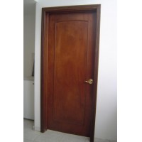 Puerta interior en madera