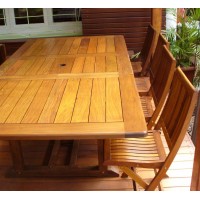 Mesa de exterior extensible de madera LESLIE