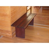 Banco plano de listones de madera para exterior